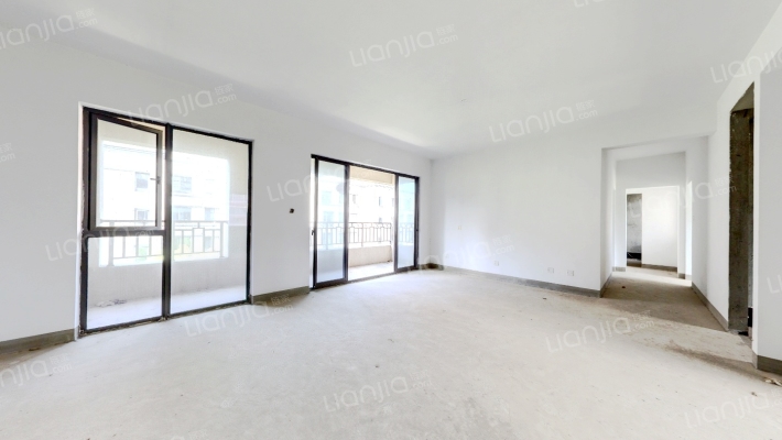 绿地国际博览城二期天玺二手房实景图