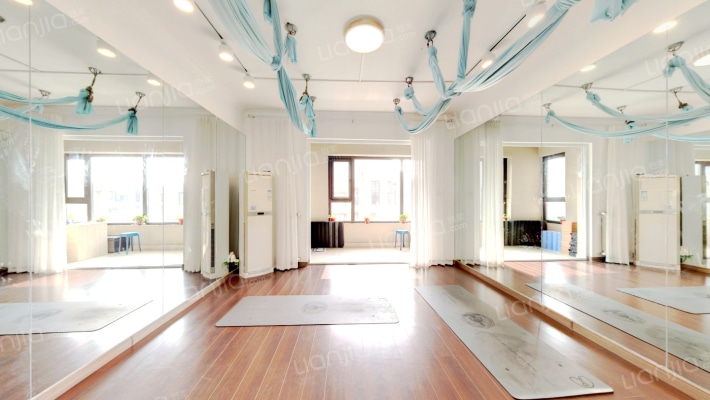 万科大都会铂悦苑二手房实景图