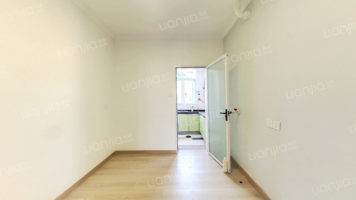 九六七六厂西家属院二手房实景图