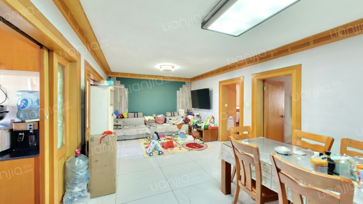 城区中心市场小区二手房实景图