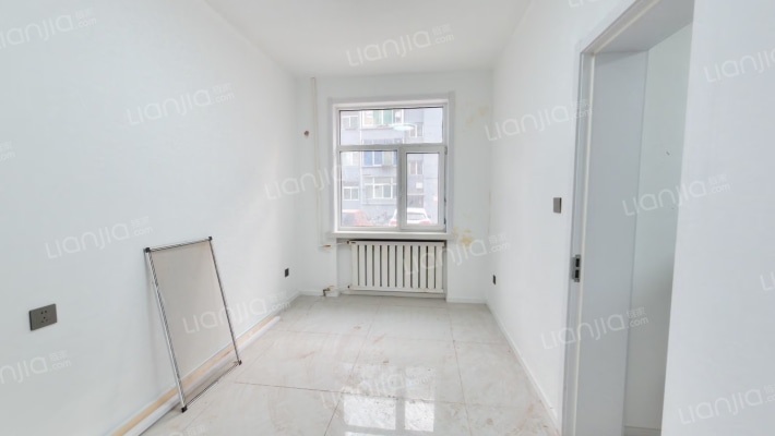 水泥厂80小区二手房实景图