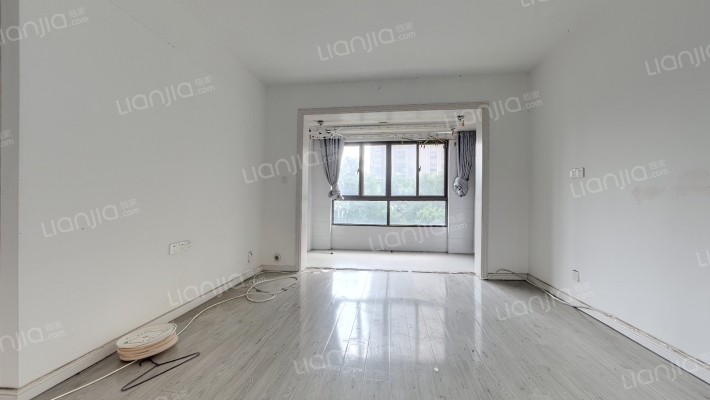 玖隆花苑二手房实景图