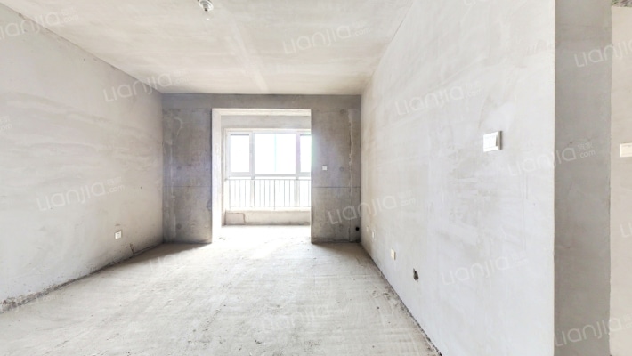 万悦城两居室诚意出售，毛坯房满二-客厅