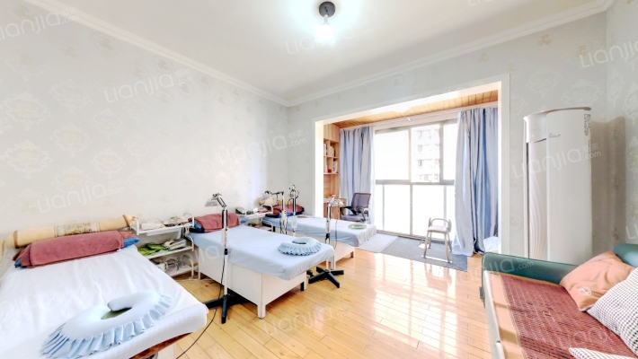 新怡花园B区二手房实景图