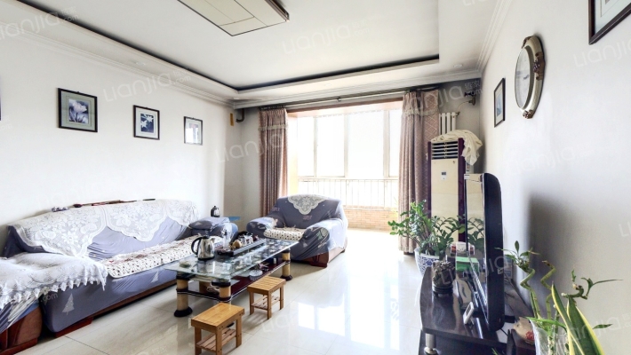 朝阳路旁 水乡园南北通透两居室  带阁楼地下室-客厅