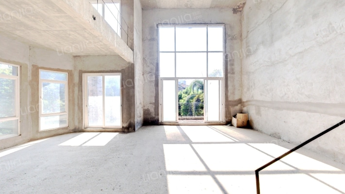 茵悦湖畔二手房实景图