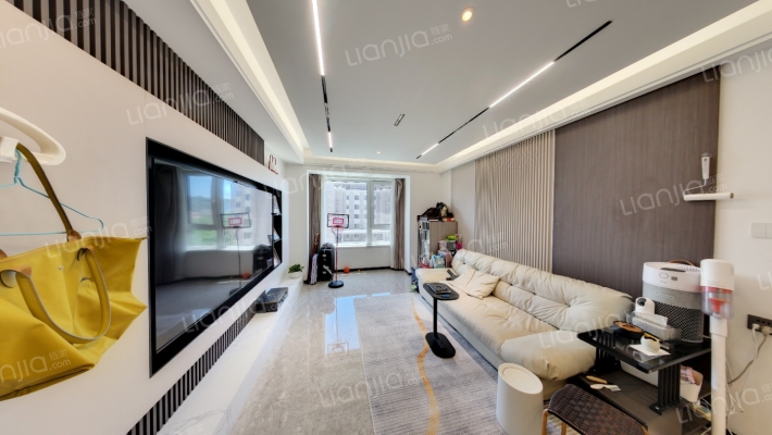 金地城E11二手房实景图