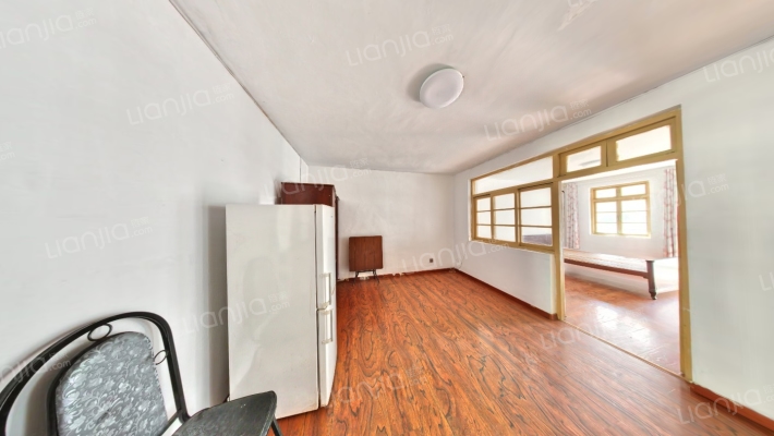 公交宿舍二手房实景图