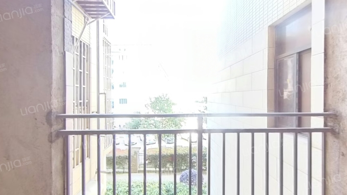 怡馨花地二手房实景图