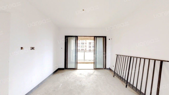 俪宝龙马花园二手房实景图