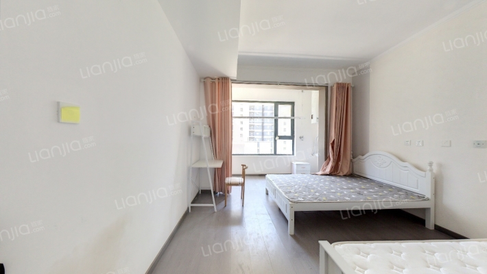 绿地IFC中央公馆B2区二手房实景图