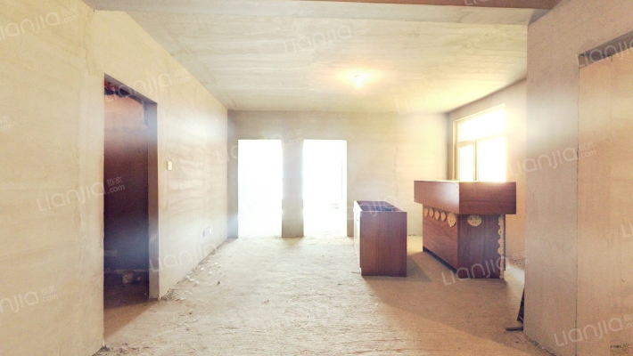 配套齐，交通便利，德信公园，双高速路口，高铁东站-客厅