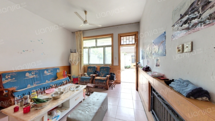 金鹰镭射影版有限公司宿舍二手房实景图