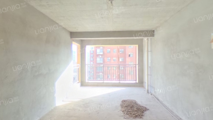 东郡华府二手房实景图