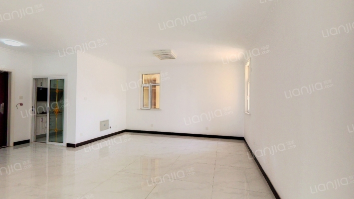 鸿盛凯旋门 3室1厅 东 南 北-客厅