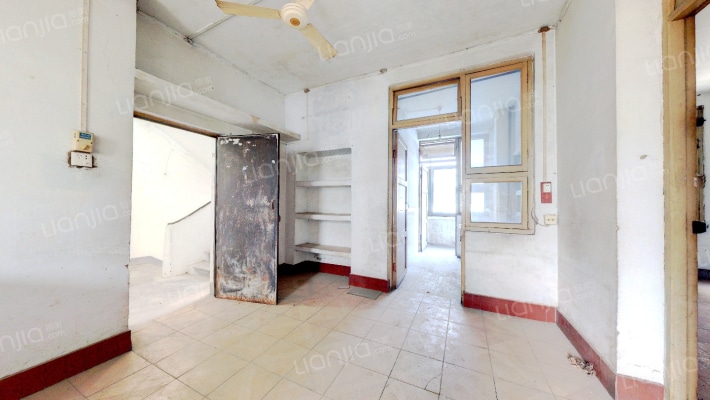 东升白鹤社区78号后院二手房实景图