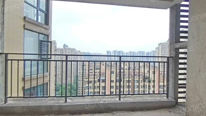 银泰红城二三四期二手房实景图
