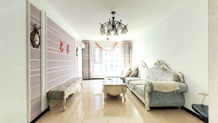 小区环境好，绿化好，居住舒适度高，24小时保安值班-客厅