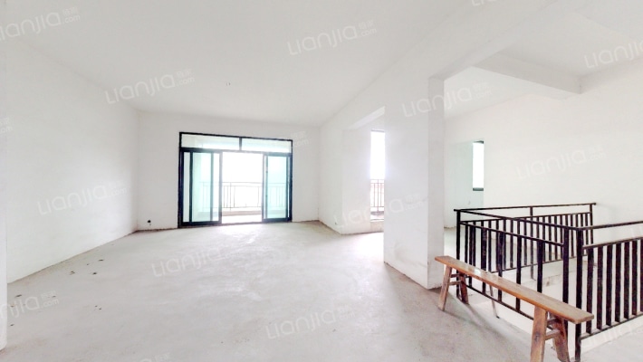 中渝滨江壹号A区二手房实景图