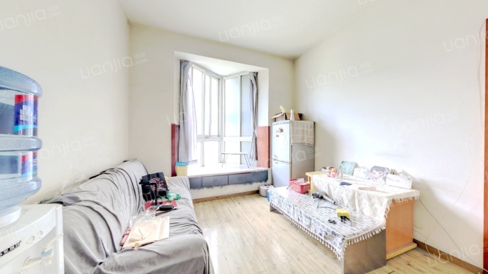 学邻名苑二手房实景图