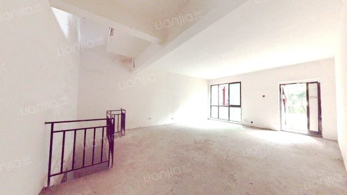 中渝滨江壹号A区二手房实景图