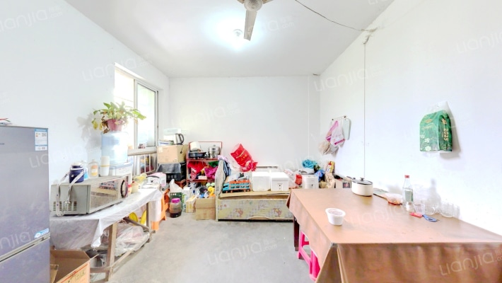 鸿文花苑二手房实景图