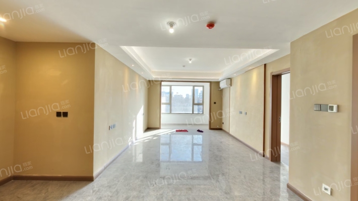 绿地国港新里城一期二手房实景图