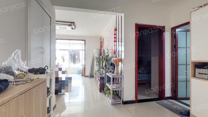 一梯两户  南北通透   包满二 双语近-客厅