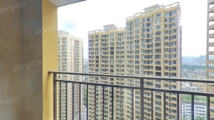 凯旋湖景水岸二手房实景图