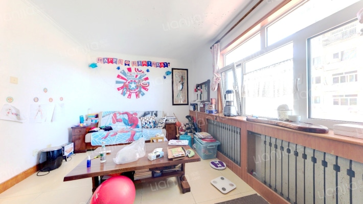 新贵都D区二手房实景图