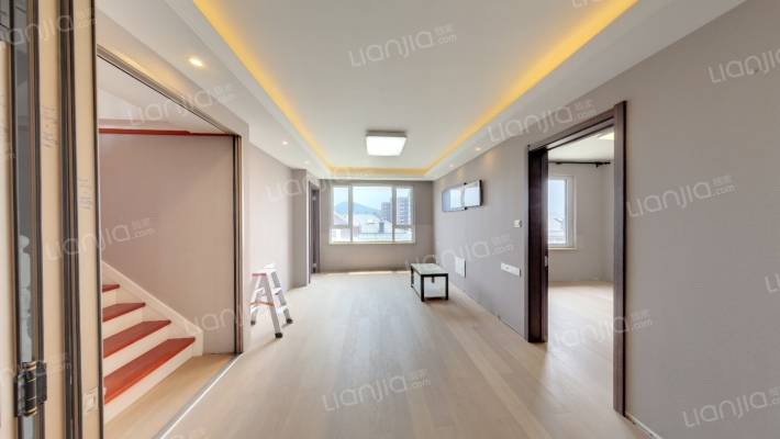 万科翡翠四季C1区二手房实景图