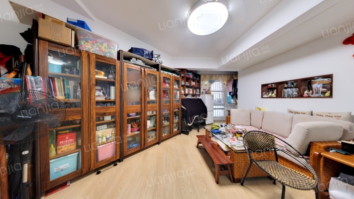 愉园新苑二手房实景图