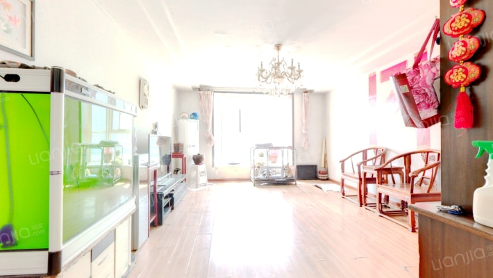 户型设计合理，南北通透，小区位置佳-客厅