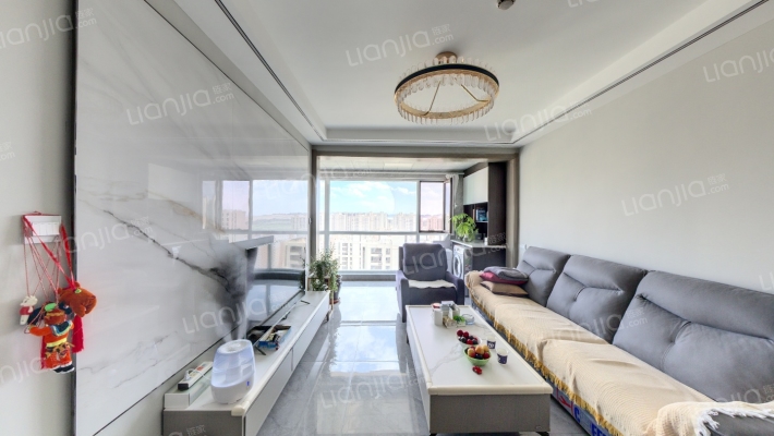 绿地瓦萨公馆二手房实景图