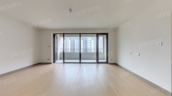 樾府国际  精装大三居 楼前5000平景观花园  中高楼层-客厅