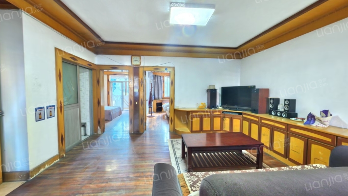 玉龙东村二手房实景图