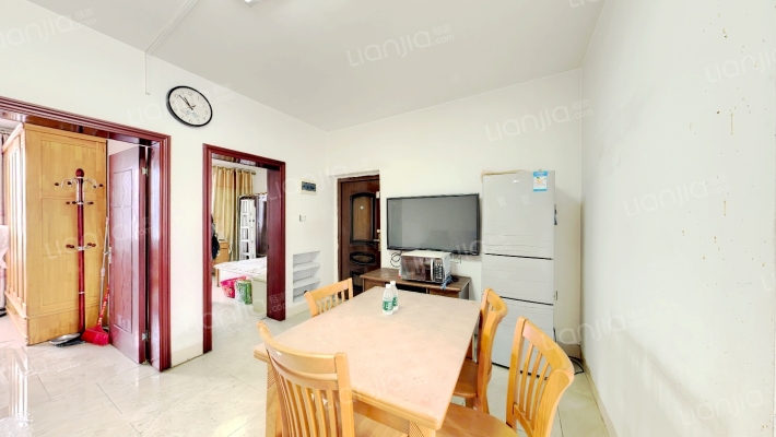 皮件厂生活区二手房实景图