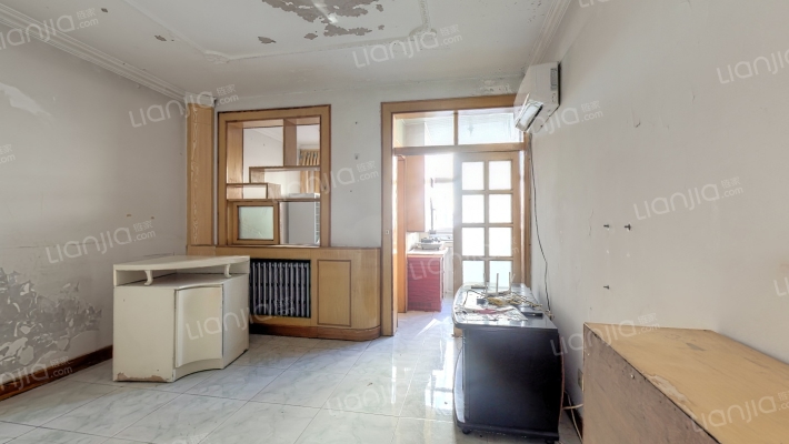 七十年大产权   小区环境好   户型方正-客厅