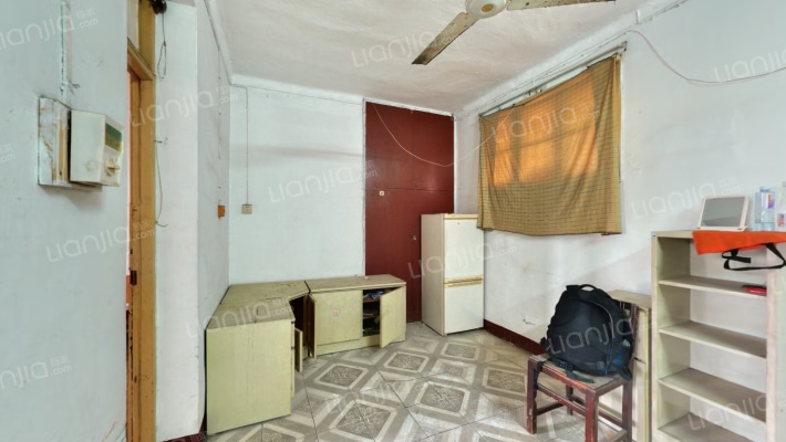 市教委万松小区二手房实景图