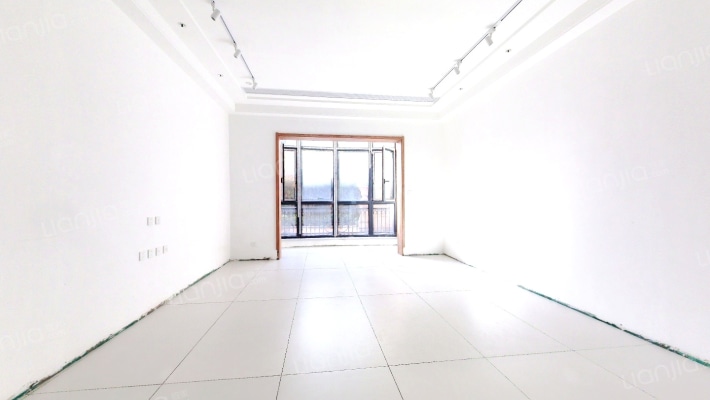 荣禾曲池东岸二手房实景图