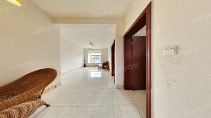 技校区二手房实景图