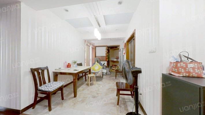 香港路浅水湾二手房实景图