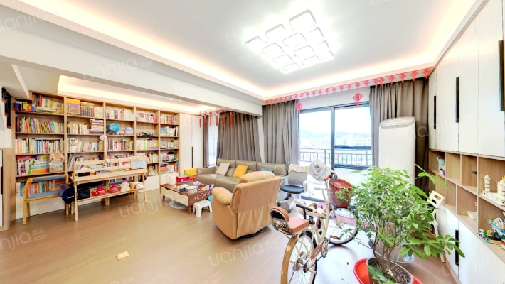 万科翡翠之光二手房实景图