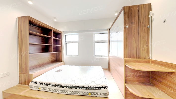 铂顿国际公寓二手房实景图