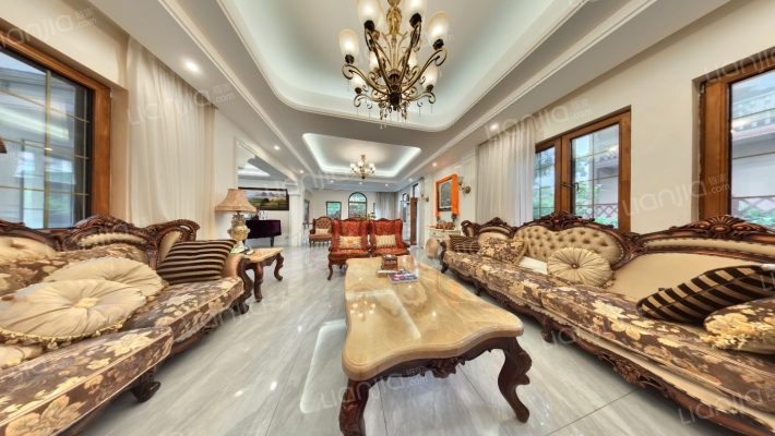 麓山国际香溪堤二手房实景图