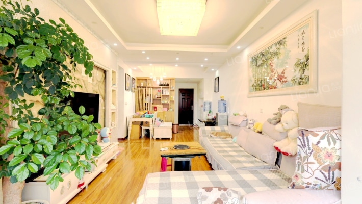 米兰春天三期二手房实景图