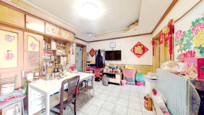 三百吨二手房实景图