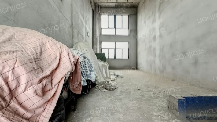 卫真农贸城二手房实景图