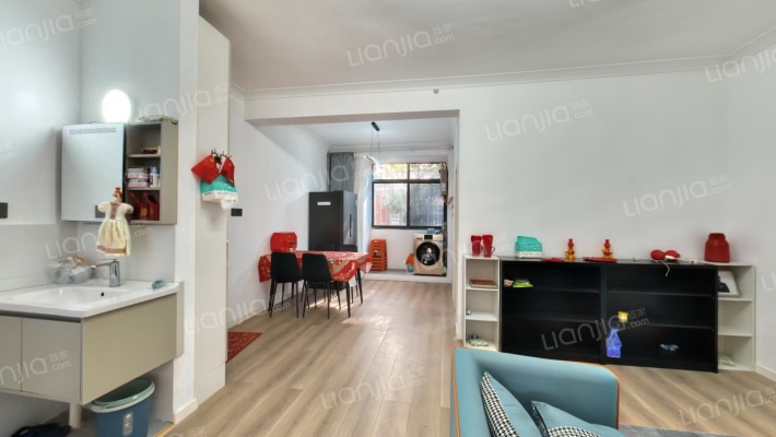 鄂教小区二手房实景图