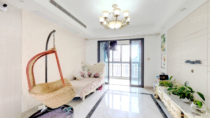 绿地玫瑰城东区二手房实景图